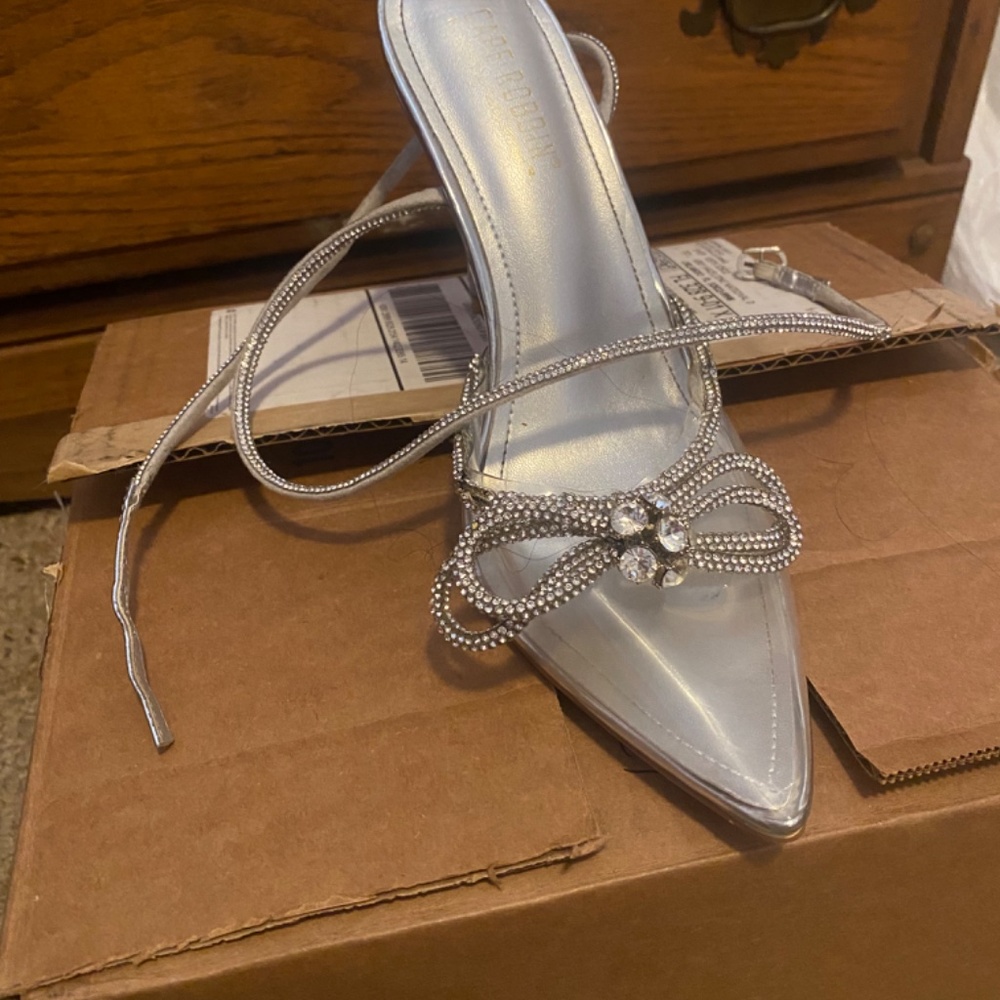 Shoes - Picture 16 of 16